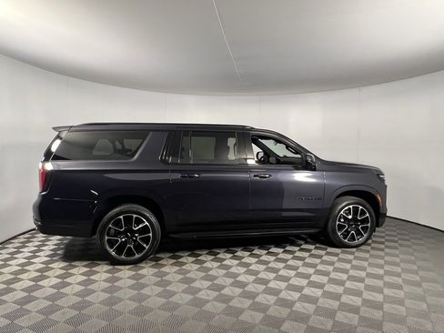 Used 2025 Chevrolet Suburban RST image 4