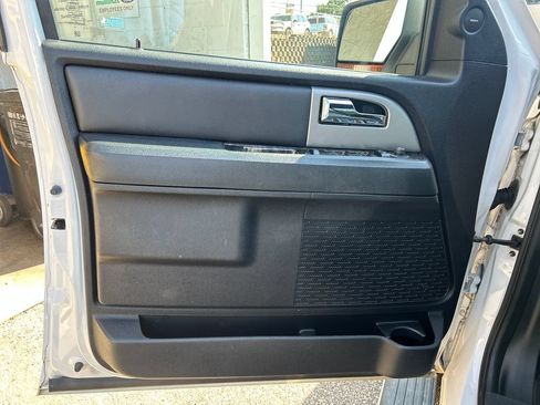 Used 2017 Ford Expedition Limited w/ Equipment Group 301A RWD image 7