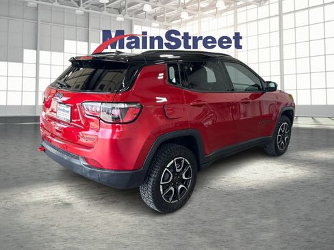 Used 2025 Jeep Compass Trailhawk AWD/4WD image 5