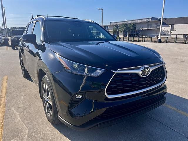 Used 2026 Toyota Highlander XLE AWD/4WD image 1