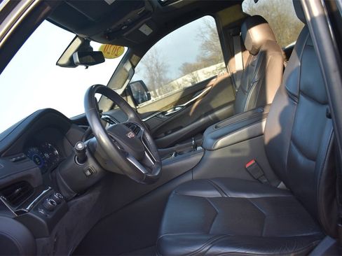 Used 2020 Cadillac Escalade Platinum image 34