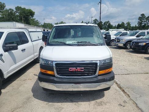 Used 2024 GMC Savana 2500 w/ Driver Convenience Package RWD image 3