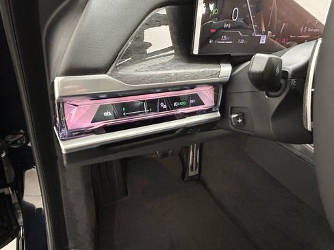 Used 2025 BMW 760i xDrive w/ Executive Package image 18