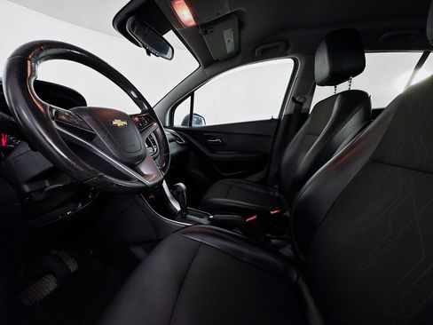 Used 2017 Chevrolet Trax LT w/ LT Convenience Package image 21