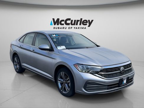 Used 2024 Volkswagen Jetta SE FWD image 9