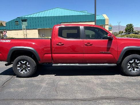 Certified 2018 Toyota Tacoma TRD Off-Road w/ Technology Package AWD/4WD image 2