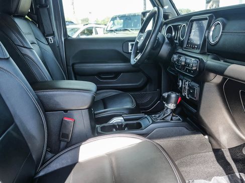 Used 2021 Jeep Wrangler Unlimited Sahara w/ Cold Weather Group AWD/4WD image 16