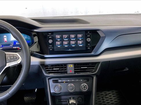 Used 2022 Volkswagen Taos SE w/ Panoramic Sunroof Package image 5
