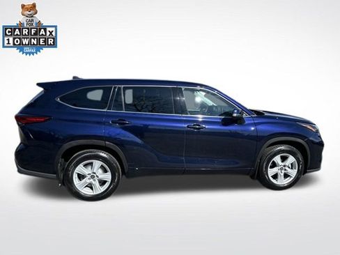 Used 2022 Toyota Highlander LE AWD/4WD image 9