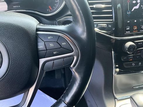 Used 2021 Jeep Grand Cherokee Laredo X AWD/4WD image 31