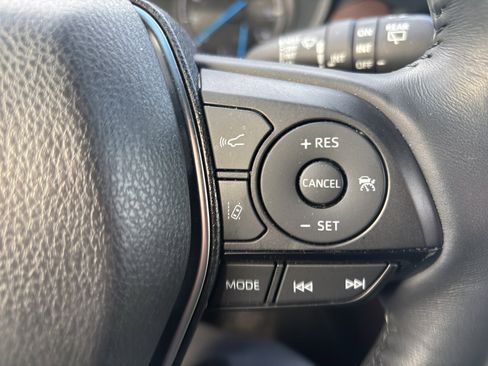 Used 2021 Toyota Venza Limited image 9