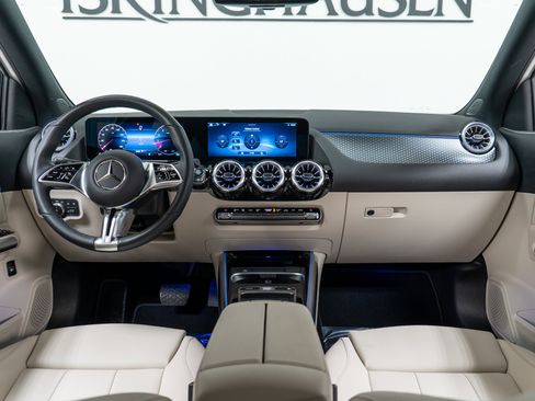 Used 2025 Mercedes-Benz GLA 250 4MATIC image 15