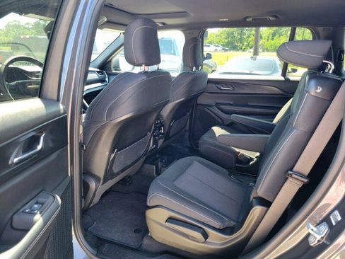 Used 2025 Jeep Grand Cherokee L Laredo RWD image 27