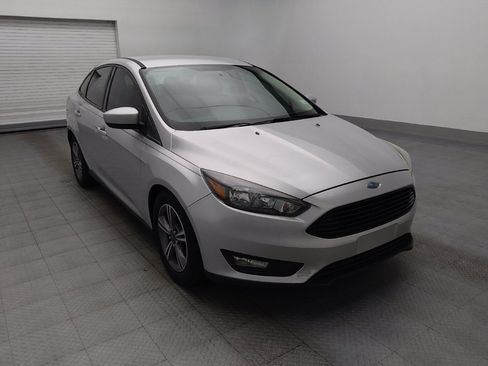 Used 2018 Ford Focus SE w/ SE Appearance Package FWD image 13