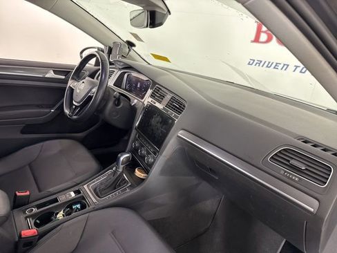 Used 2019 Volkswagen e-Golf SEL Premium image 17