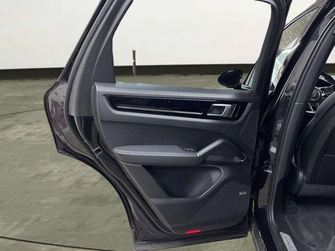 Used 2019 Porsche Cayenne S AWD/4WD image 17