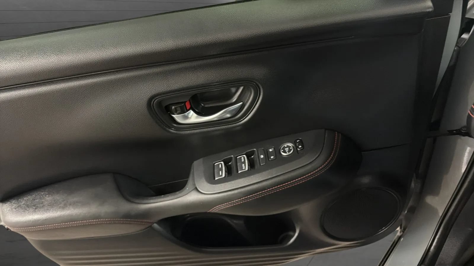 Used 2025 Honda HR-V Sport image 17