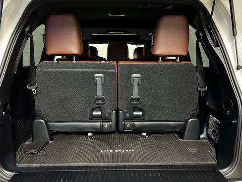 Used 2018 Toyota Land Cruiser w/ Four Season Floor Mat Package AWD/4WD image 31
