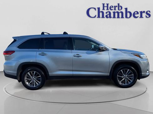 Used 2019 Toyota Highlander XLE image 10