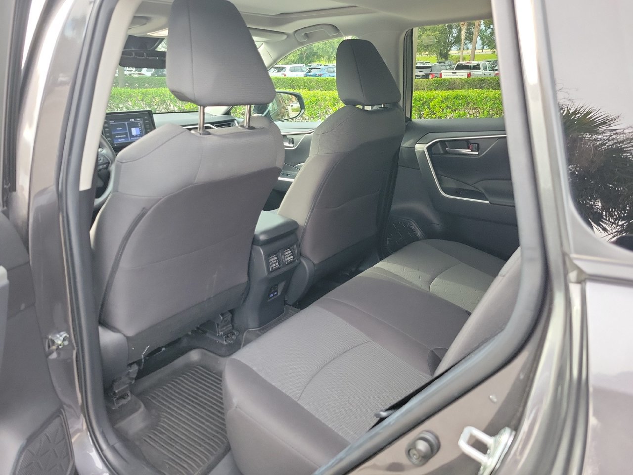 Used 2022 Toyota RAV4 XLE w/ Convenience Package FWD image 10