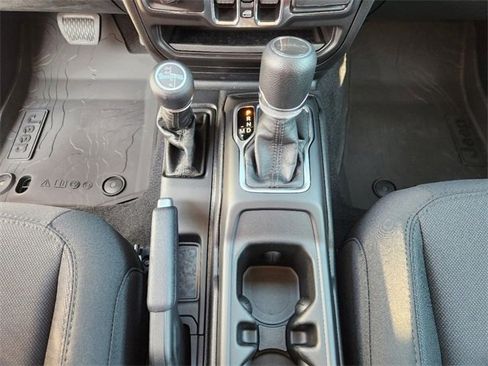 New 2023 Jeep Gladiator Willys image 14