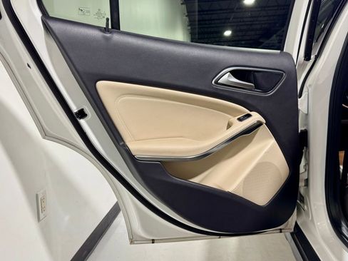 Used 2020 Mercedes-Benz GLA 250 4MATIC w/ Premium Package image 28