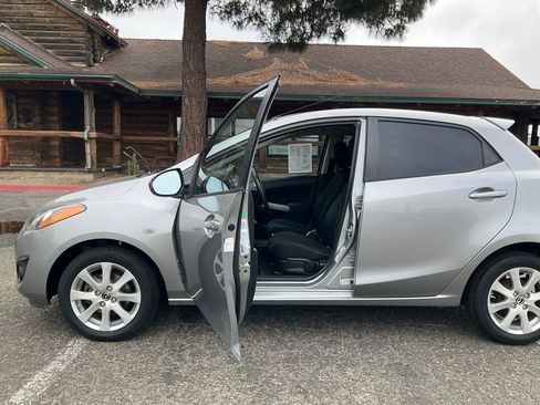 Used 2013 MAZDA MAZDA2 Touring image 47