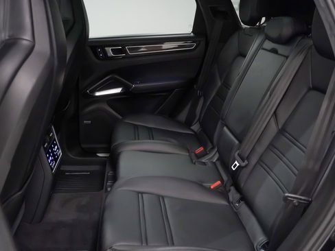 Certified 2019 Porsche Cayenne Turbo image 18