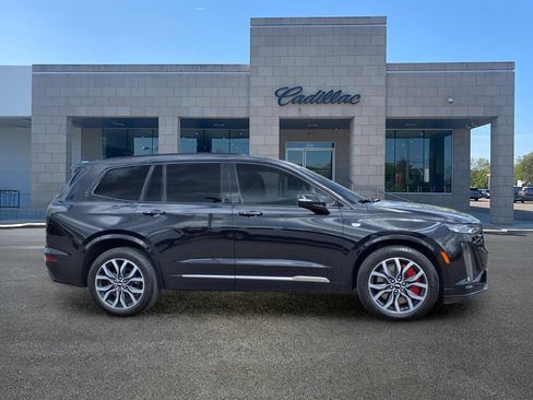 Used 2024 Cadillac XT6 Sport w/ LPO, Floor Liner Package AWD/4WD image 4