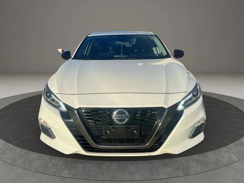 Used 2020 Nissan Altima 2.5 SR w/ Premium Package image 2