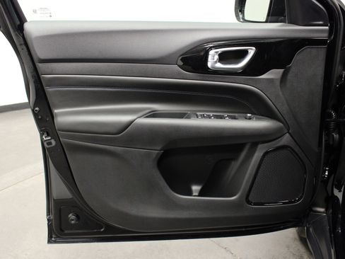 New 2026 Jeep Compass Latitude image 11