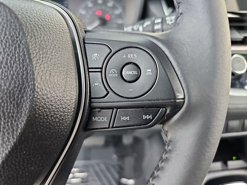 Used 2024 Toyota Corolla Cross AWD Hybrid w/ Moonroof Package image 12
