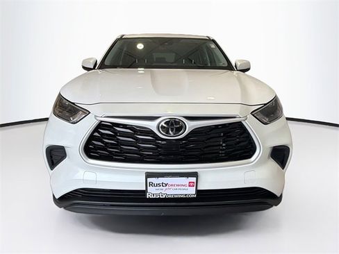 Certified 2023 Toyota Highlander L image 2