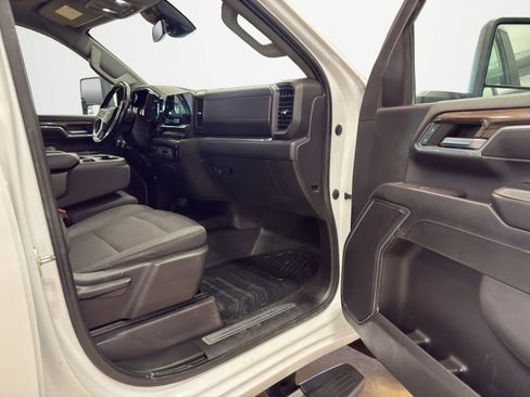 Used 2024 Chevrolet Silverado 2500 LT w/ Convenience Package image 28