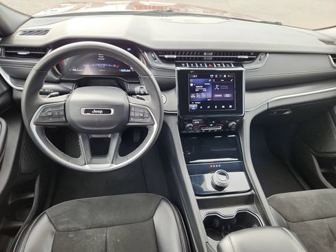 Used 2024 Jeep Grand Cherokee Altitude AWD/4WD image 12