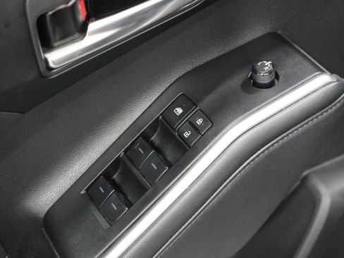 Used 2024 Toyota Highlander XLE AWD/4WD image 7