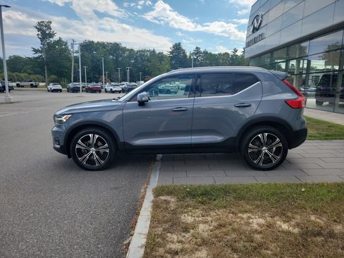 Used 2022 Volvo XC40 T5 Inscription w/ Climate Package AWD/4WD image 2