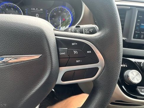 Certified 2018 Chrysler Pacifica Touring w/ Security Group FWD image 15