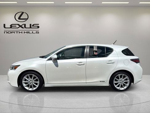 Used 2013 Lexus CT 200h w/ Premium Pkg w/Navigation FWD image 9