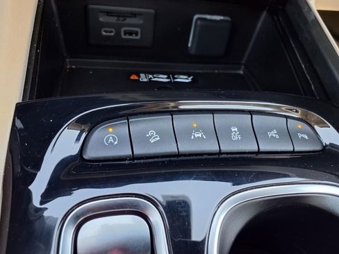 Used 2023 Buick Envision Avenir AWD/4WD image 12