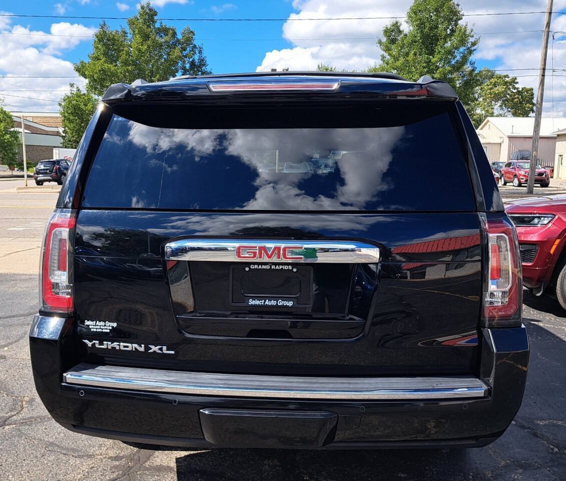 Used 2017 GMC Yukon XL Denali w/ Open Road Package AWD/4WD image 4