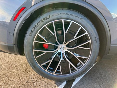 Used 2025 Porsche Macan 4S Electric image 15