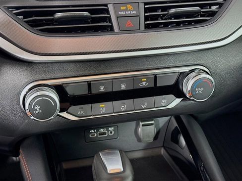 Certified 2025 Nissan Altima 2.5 SR image 17