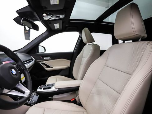 Used 2025 BMW X1 xDrive28i w/ Technology Package image 11