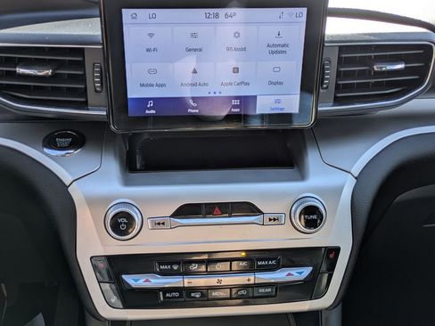 Used 2022 Ford Explorer XLT w/ Equipment Group 202A image 18