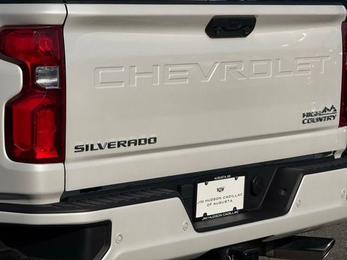Used 2024 Chevrolet Silverado 2500 High Country w/ Technology Package AWD/4WD image 10