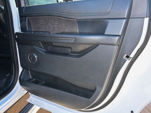 Used 2021 Ford Expedition Max Limited image 16