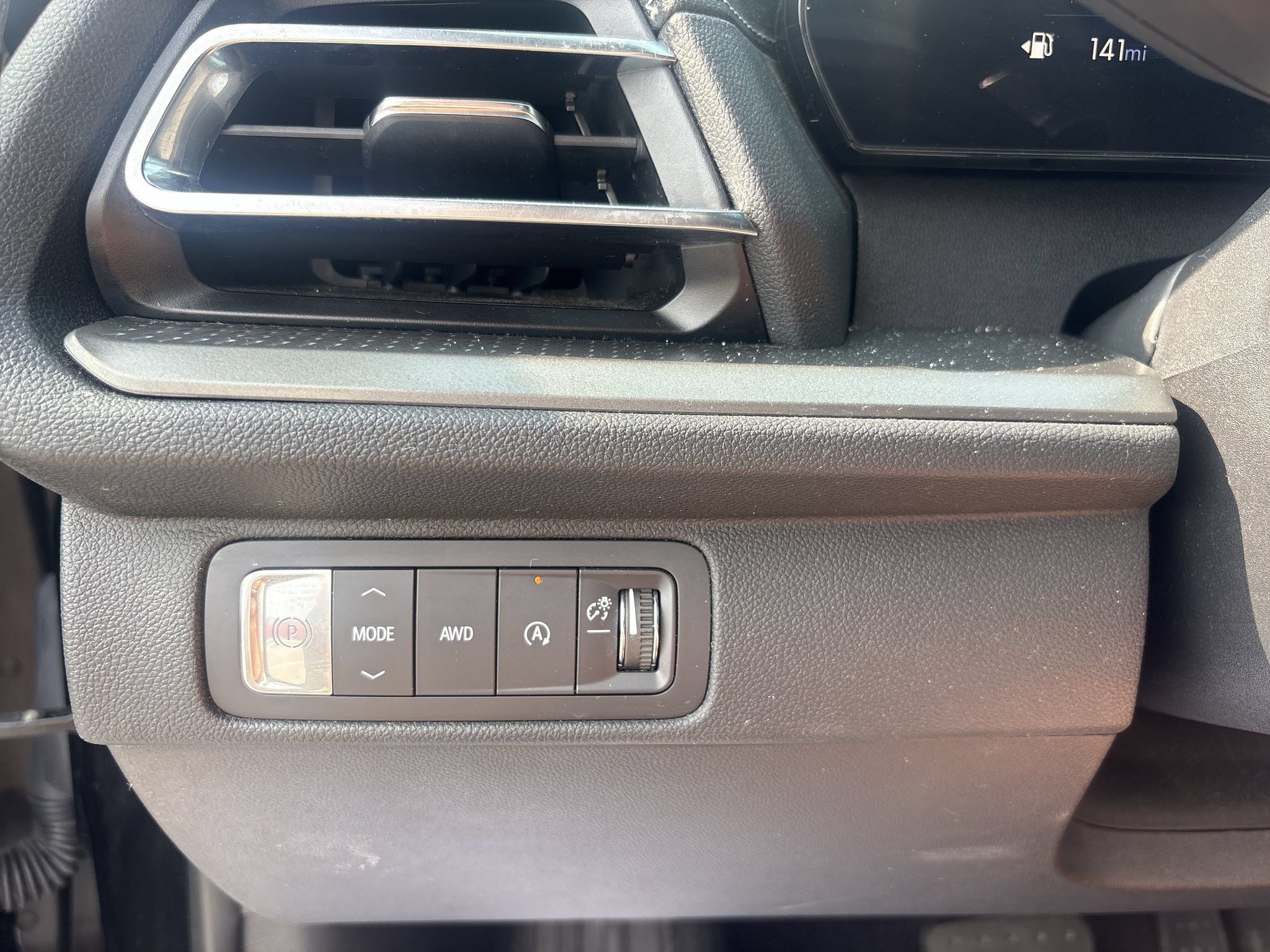 Used 2025 Chevrolet Traverse LT AWD/4WD image 16