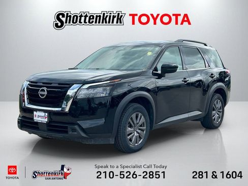 Used 2025 Nissan Pathfinder SV FWD image 1
