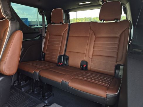 Used 2023 GMC Yukon Denali Ultimate AWD/4WD image 21